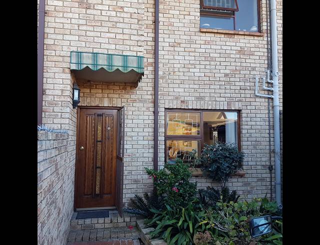 3 BEDROOM TOWNHOUSE RENTED IN GREENACRES